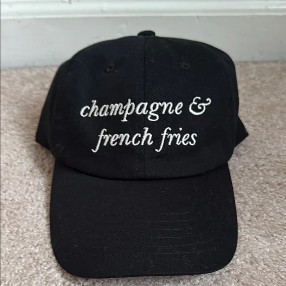 kate spade | Accessories | Kate Spade Black Cap With White  display picture 3